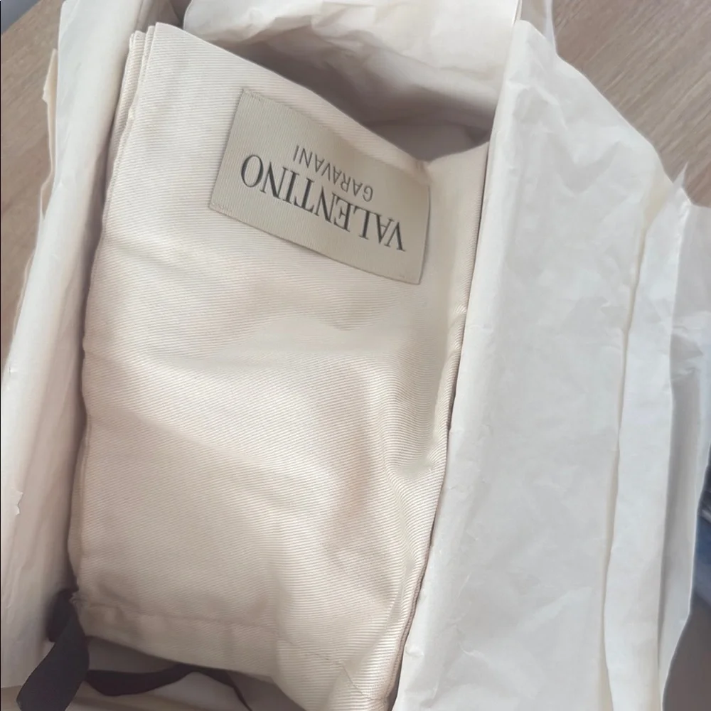 NIB Valentino Rockstud Flat Slide Sandals in Poudre - Picture 5 of 6